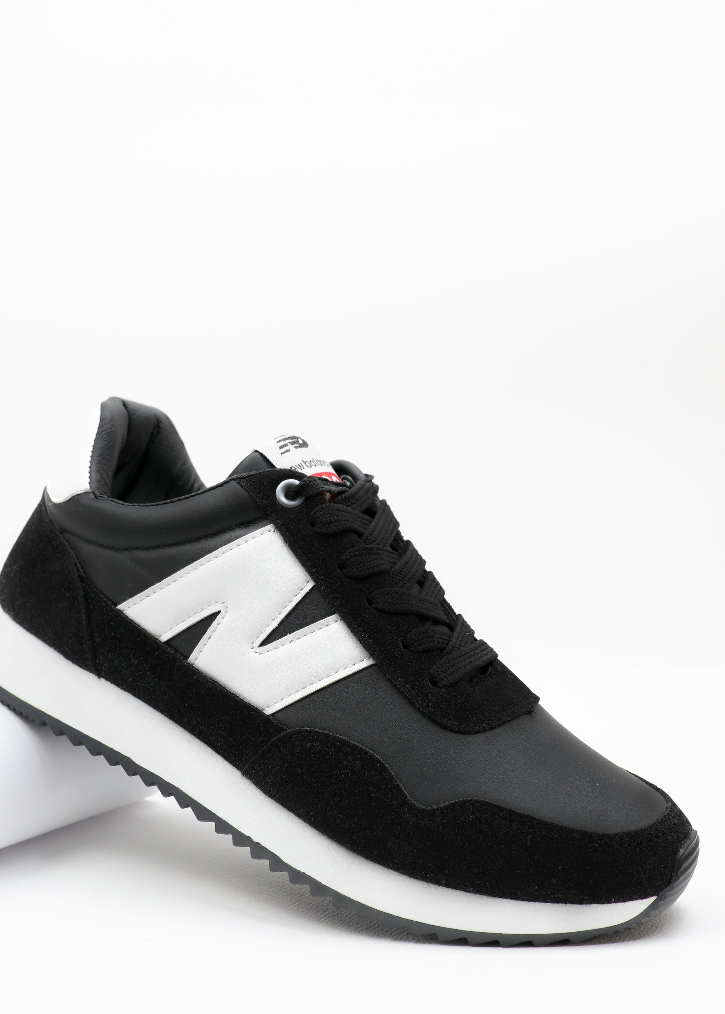 SHOES - MEN - CASUAL